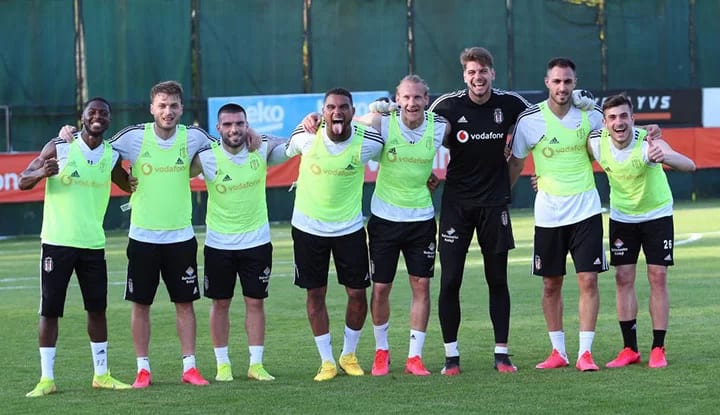 Beşiktaş'ta oyuncu sözleşmeleri için yeni formül!