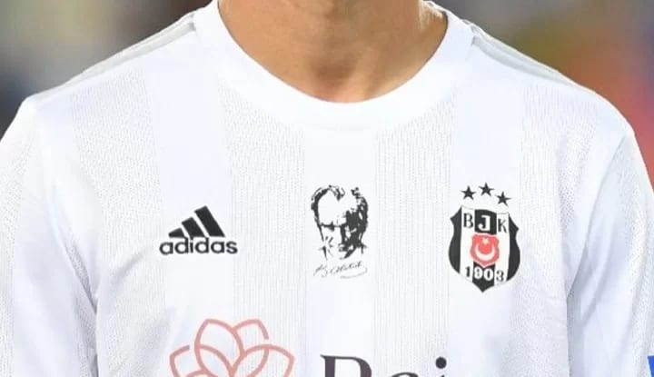 Beşiktaş'ta şok sakatlık! Oyundan çıktı!