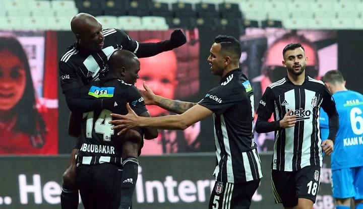 Beşiktaş'tan 12 dakikalık şov! Kartal, adım adım zirveye...