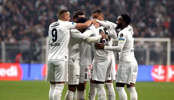 Beşiktaş'tan 3 oyuncuya yeni sözleşme!