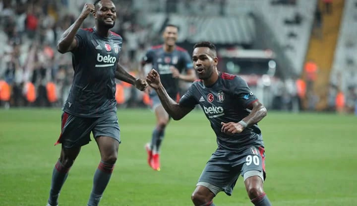 Beşiktaş'tan Alex Teixeira'nın sakatlığı hakkında açıklama!