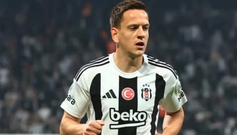 Beşiktaş’tan ayrıldı, Başakşehir’e gidiyor!