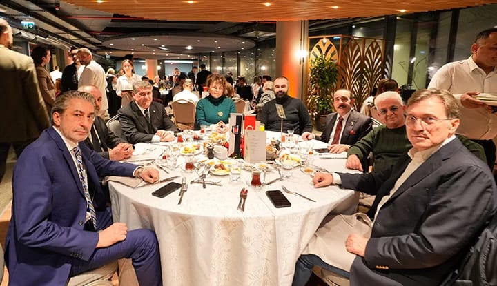Beşiktaş'tan camiayı birleştiren geleneksel iftar