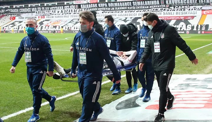 Oğuzhan Özyakup, sahalardan ne kadar uzak kalacak? Belli oldu!