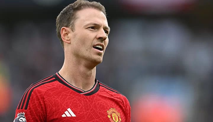 Beşiktaş'tan savunmaya Jonny Evans takviyesi!