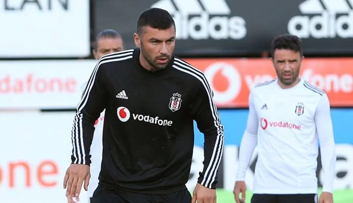 Burak Yılmaz, tek başına kampta