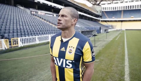 Alex de Souza'dan Beşiktaş'a Sergen Yalçın cevabı!