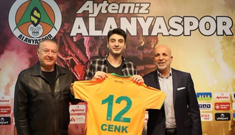 Cenk Gönen, resmi sözleşmeyi imzaladı!