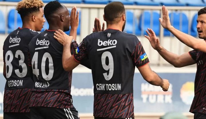 Cenk Tosun durmuyor!