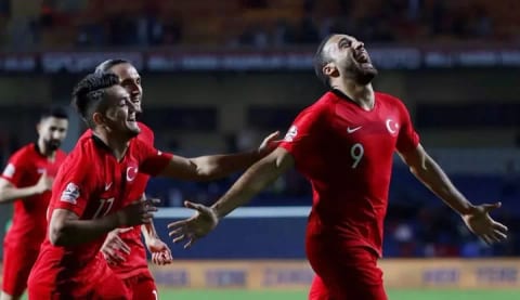 Cenk Tosun'dan açıklamalar! "Liderlik için çıkacağız"