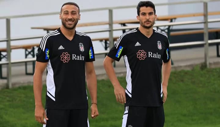 Cenk Tosun'dan açıklamalar! "Weghorst ve Muleka transferlerine çok sevindim"