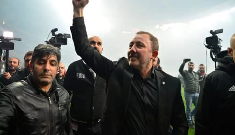 "İki garsonu ajan olarak tutmuş"