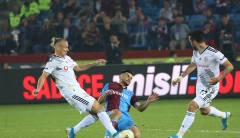 "Sadece seyrediyor, yazık ve yazık!