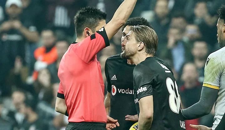 Beşiktaş'ta Caner Erkin'e ceza!