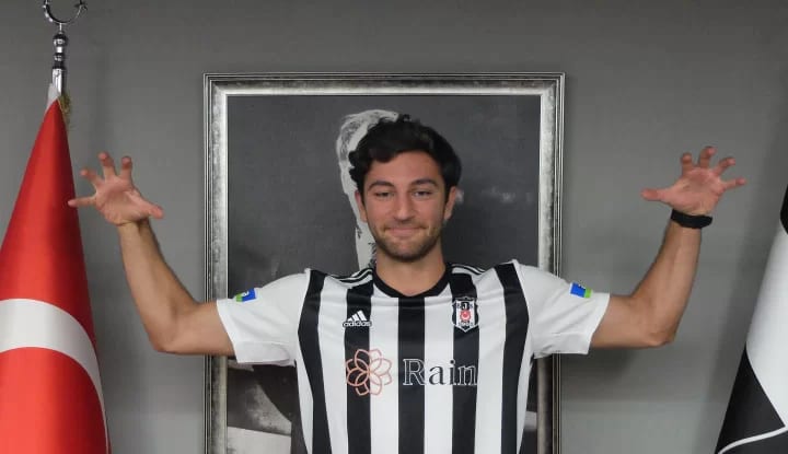 Emrecan Uzunhan ile yollar ayrılıyor!