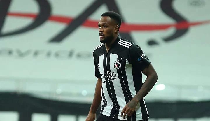 En golcü futbolcu Larin!