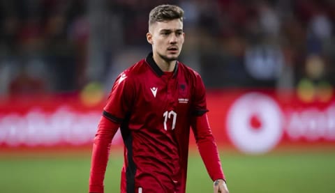 Ernest Muçi'den Beşiktaş'a kötü haber!