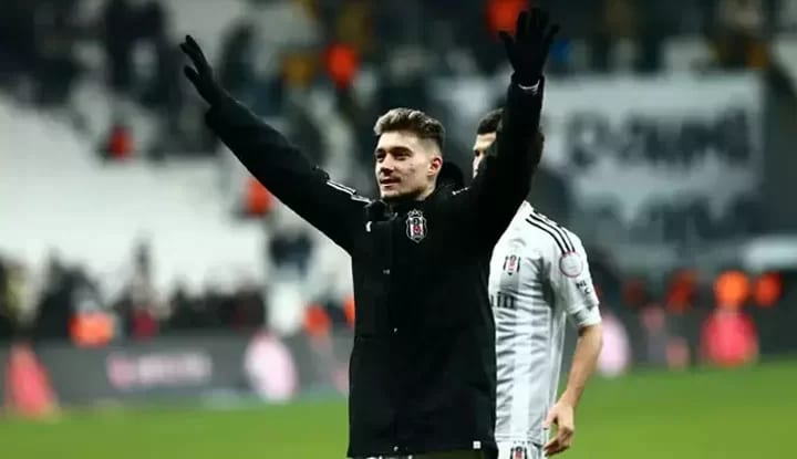 Ernest Muçi'ye Premier Lig takımından yakın takip!