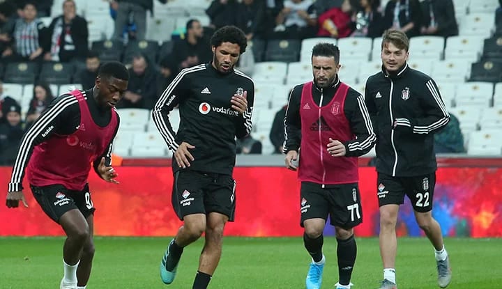 Vodafone Park'ta Fenerbahçe'ye gönderme!
