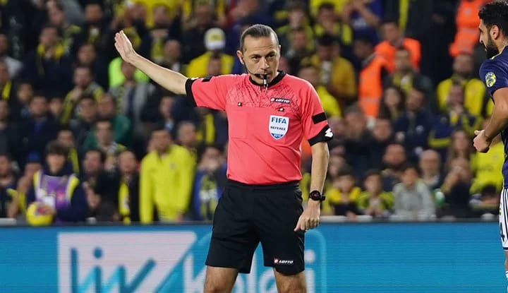 Süper Lig'de 17. hafta hakemleri açıklandı! Derbinin hakemi Cüneyt Çakır'a maç verildi mi?