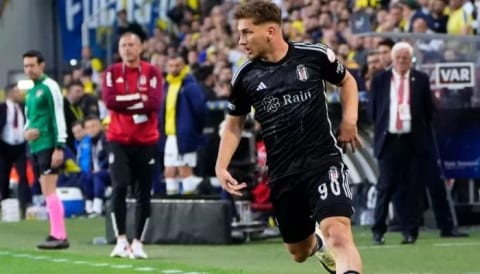 Fenerbahçeli taraftarlardan Semih Kılıçsoy'a alkış!