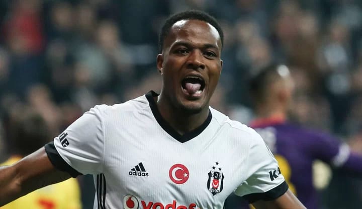 Fiorentina taraftarlarının gündeminde Larin var!