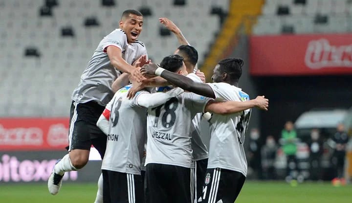 "Ghezzal, bu golle tedirginlik koridoruna..."