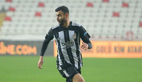 Ghezzal, neden yedek başladı? Canlı yayında açıkladı!