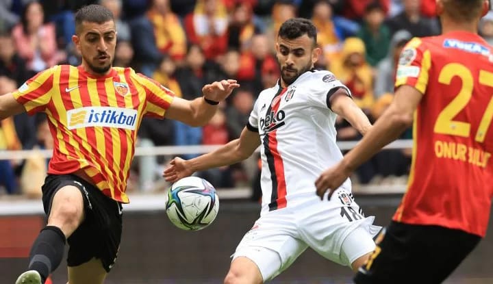 Ghezzal'dan Romain Saiss'e hoşgeldin mesajı!