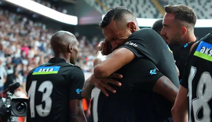 "Hala Beşiktaş'a 3-4 tane oyuncu gelme ihtimali var"