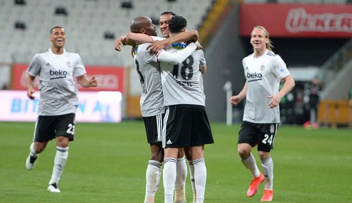 "Hani 'futbolu unuttu' denilerek transferi eleştirilen..."