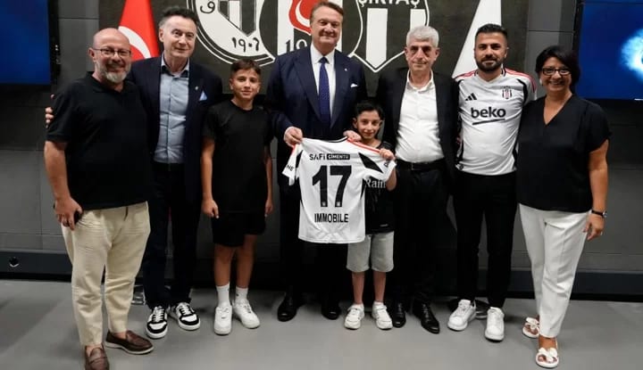 Hasan Arat, minik taraftar Yusuf Değer’le buluştu!