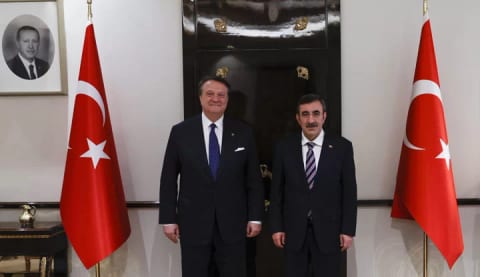 Hasan Arat'tan Cevdet Yılmaz’a ziyaret!