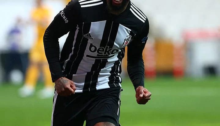İstanbul dönüşünde Beşiktaş ile yolları ayrılıyor!