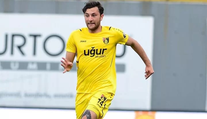 İstanbulspor, Emrecan Uzunhan'ı resmen açıkladı!