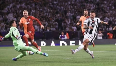 İtalyan basınından Mertens'e Immobile göndermesi!