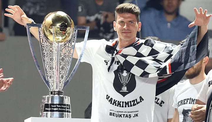 Mario Gomez'den yeni karar