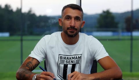 Mehmet Topal futbolu bıraktı!