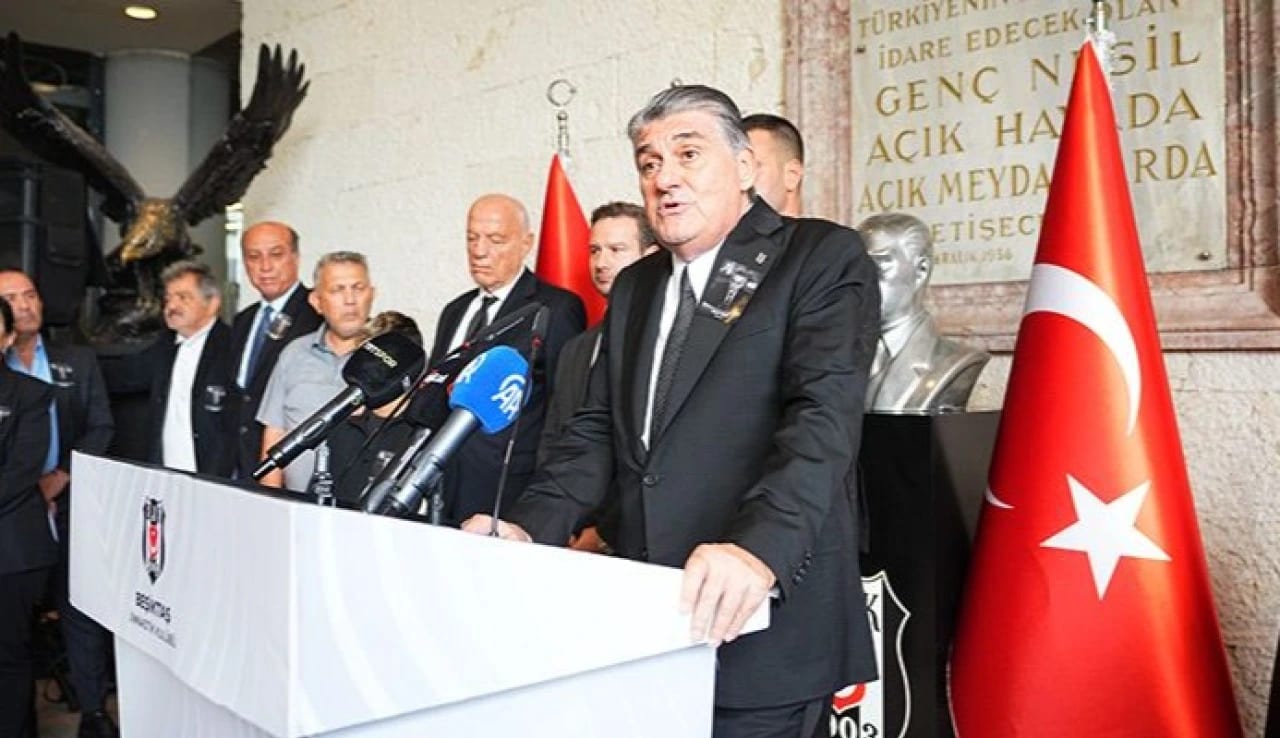 Merhum Metin Keçeli İçin Tüpraş Stadyumu’nda Tören Düzenlendi
