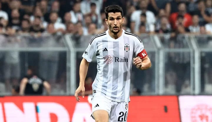 Necip Uysal derbide sağ bek oynayacak!