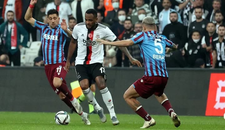 "O odada gerçekten ne yapıyorlar, merak ediyorum"
