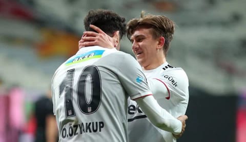 Oğuzhan Özyakup'tan müthiş seri!