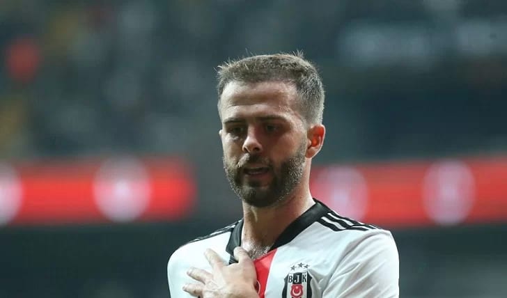 Pjanic'ten olay beğeni! Bir gönderme daha!