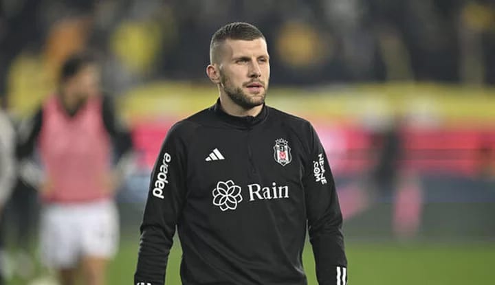 Rebic'in maaşı transfer görüşmelerini zora sokuyor!