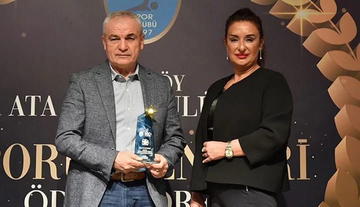 Rıza Çalımbay ödül kazandı!