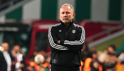 Sergen Yalçın: “Beşiktaş asla geri çekilmez”