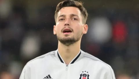 Sözleşme imzalamaya gitti!