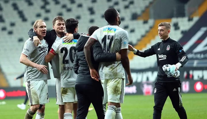 "Süperman gibi sahneye çıkıyor"