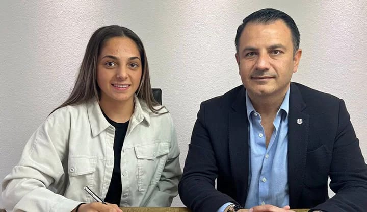 Tülin Kuyucak, Beşiktaş Vodafone'a imza attı