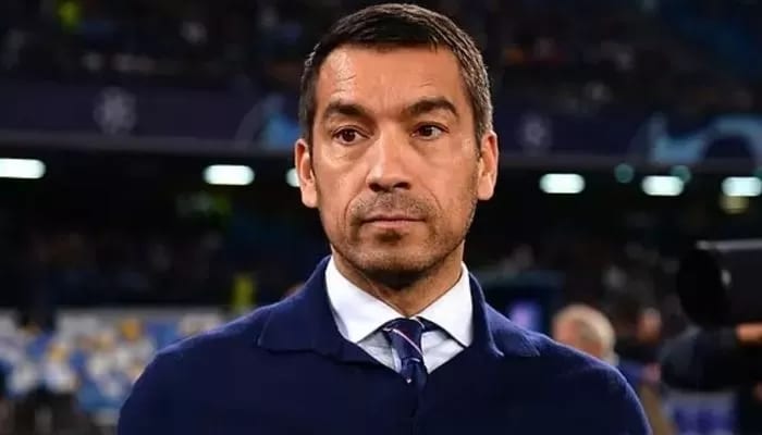 Van Bronckhorst 6 aydır Beşiktaş’ı çalışıyor!